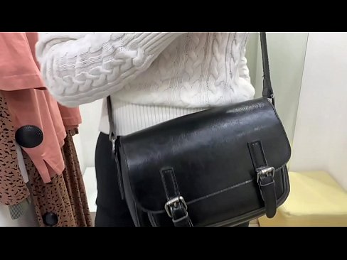 ❤️ Јавна мастурбација на младата кучка FeralBerry со дилдо во фитинг просторијата Порно видео на mk.thebestfetishsites.ru ﹏
